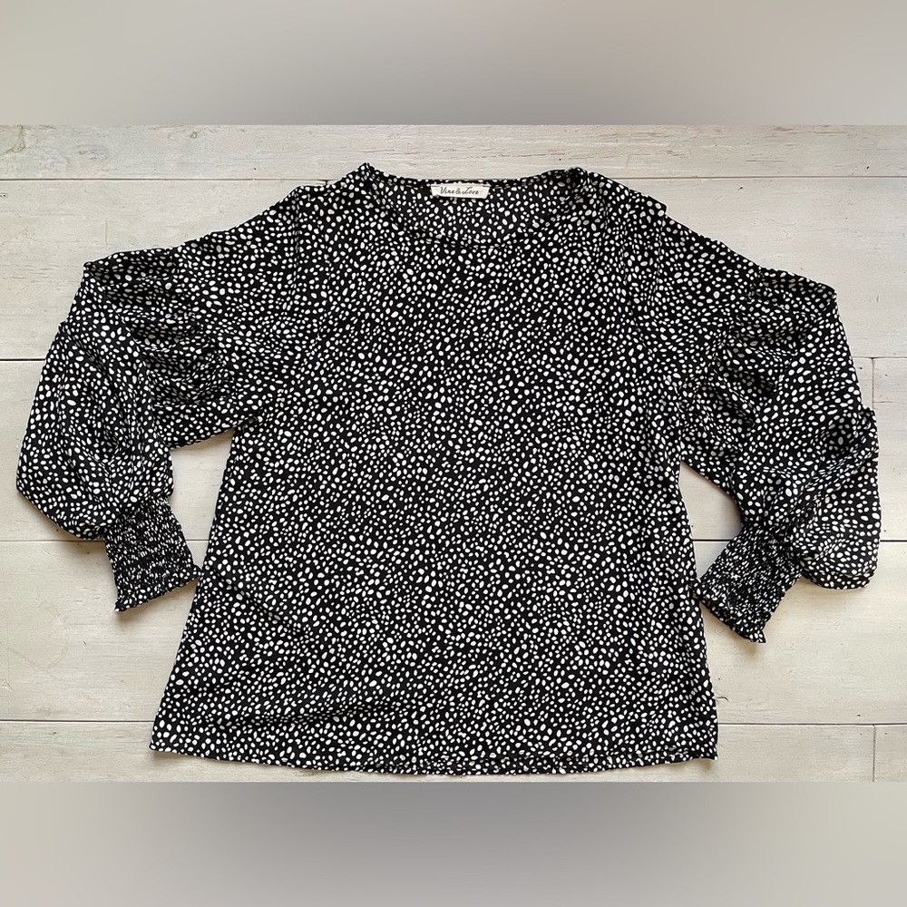 Vine & Love Women’s Top Black White Ltwt Balloon Sleeves Gathered Cuffs Size M